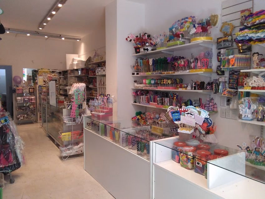 Agnes B Cotillón y Repostería