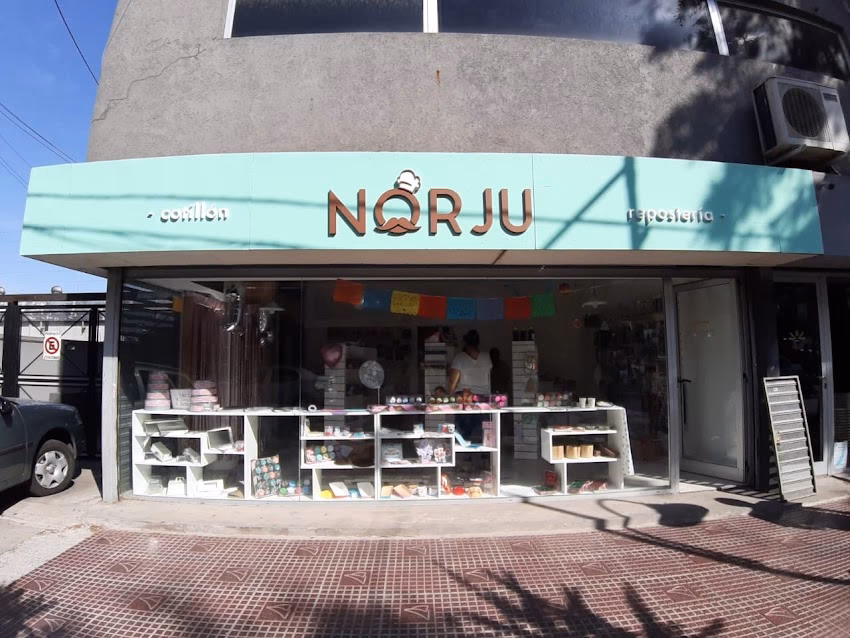 Cotillón y Reposteria Norju Globos Con Helio Arreglos Ambientaciones Con Globos Candy Bar Persoanlizados