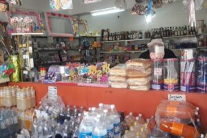 Golosinas y cotillon manino