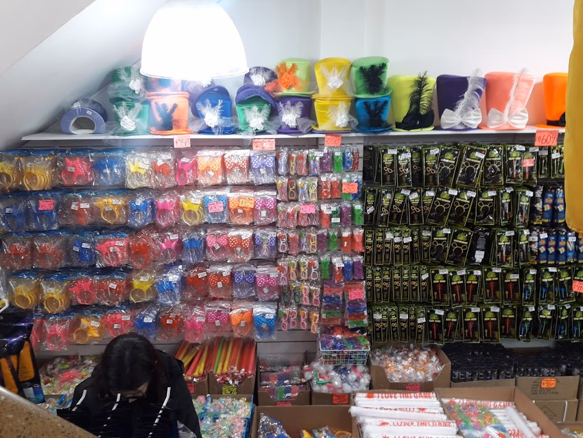 Mazal cotillón repostería y juguetería