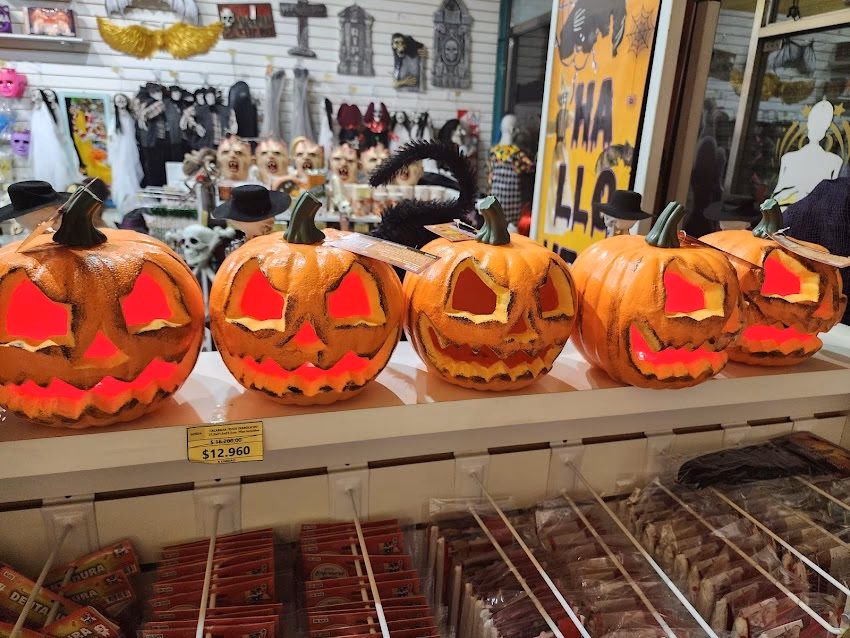 Party Store Cotillón y Rolando Rivas Fuegos Artificiales