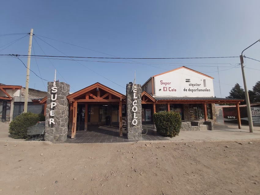Supermercado y Alojamiento El Colo